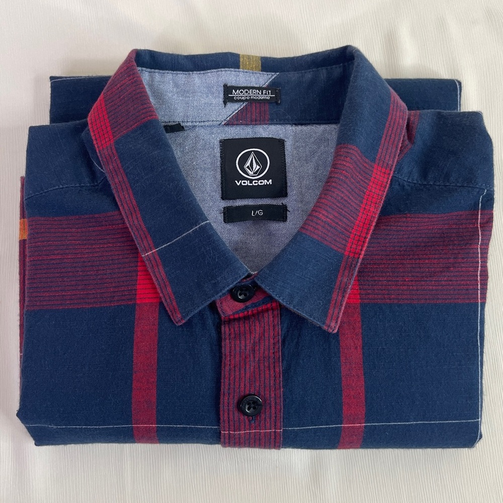 Volcom Modern Fit Red Navy Plaid Short Sleeve Button-Down Shirt Large